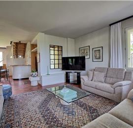 3 bedroom villa with pool and tennis court near Florence, sleeps 6